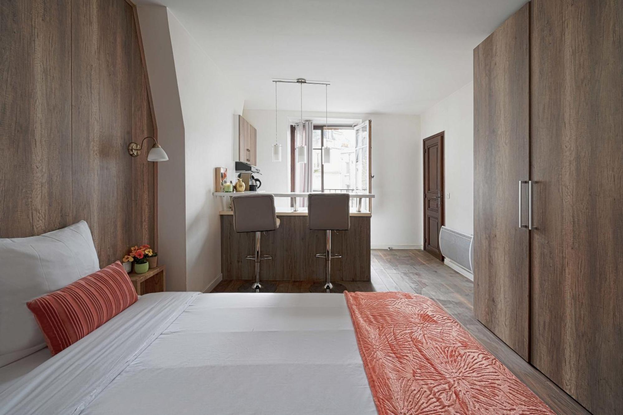 Charming Near Champs De Mars